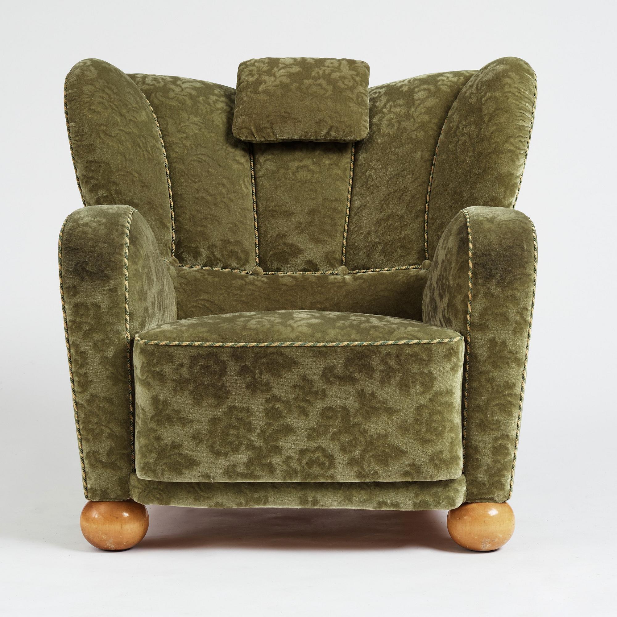Märta Blomstedt, an "Aulanko" armchair by Kantosen Puutyö Oy, Finland, designed in 1939 for the Hotel Aulanko in Tammerfors.