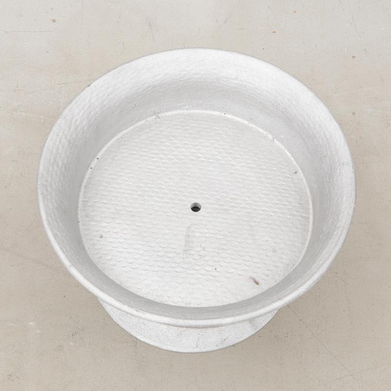 Signe Persson-Melin, ytterfoder Byarums bruk gjuten aluminium.