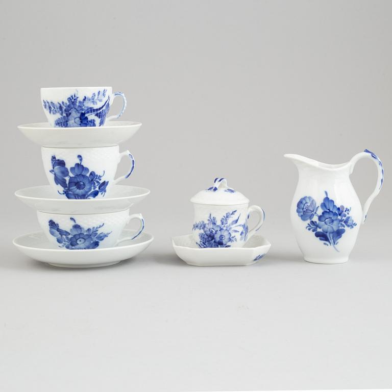 A 103 piece porcelain service, 'Blå blomst', Royal Copenhagen, Denmark.