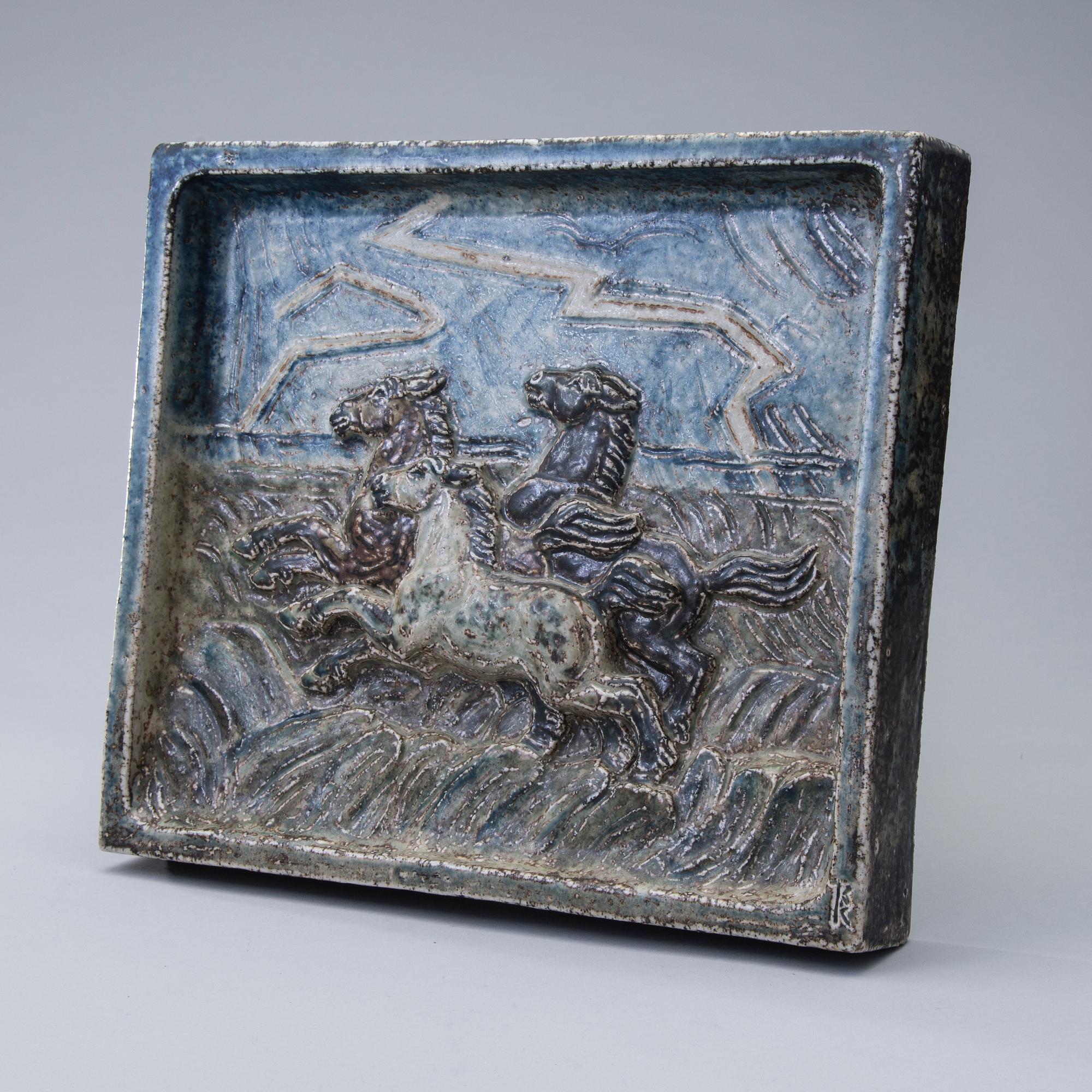 RELIEF, stengods, Knud Kyhn, Royal Copenhagen 1966, monogramsignerad i godset, även a tergo.