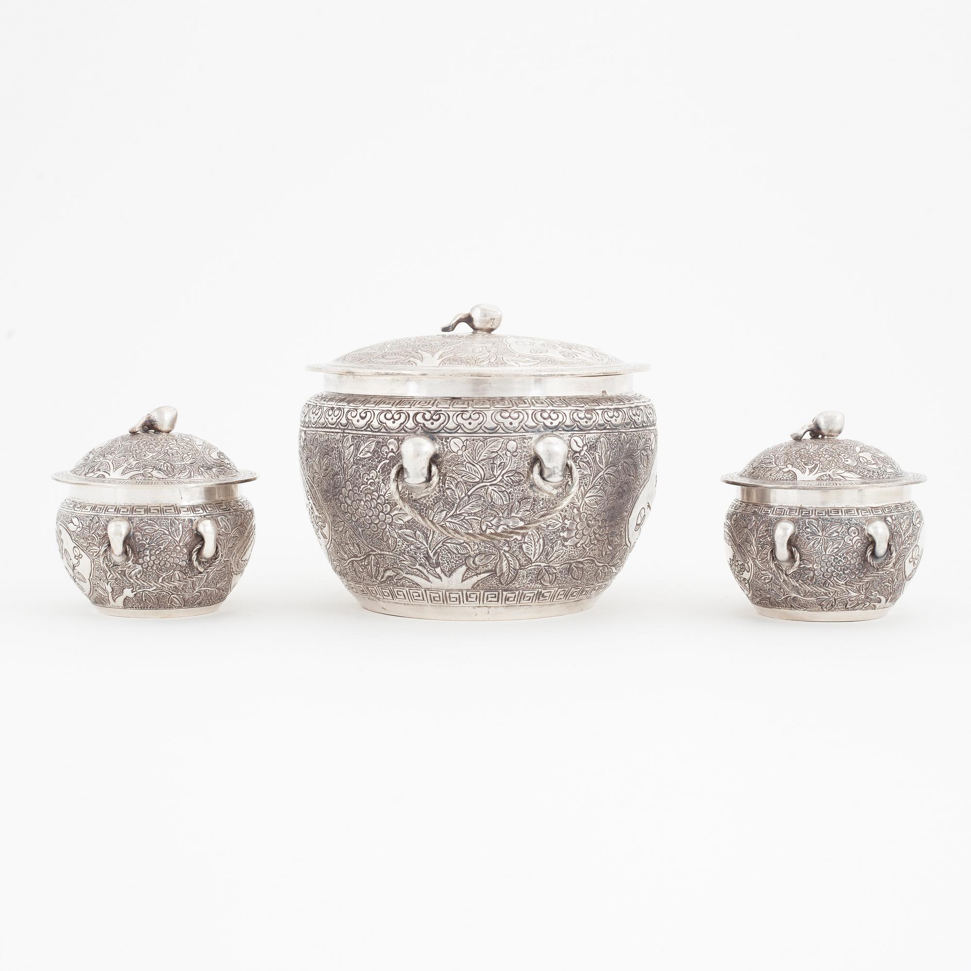 Askar med lock, 3 st, silver. Qingdynastin, Kina, omkring 1900.