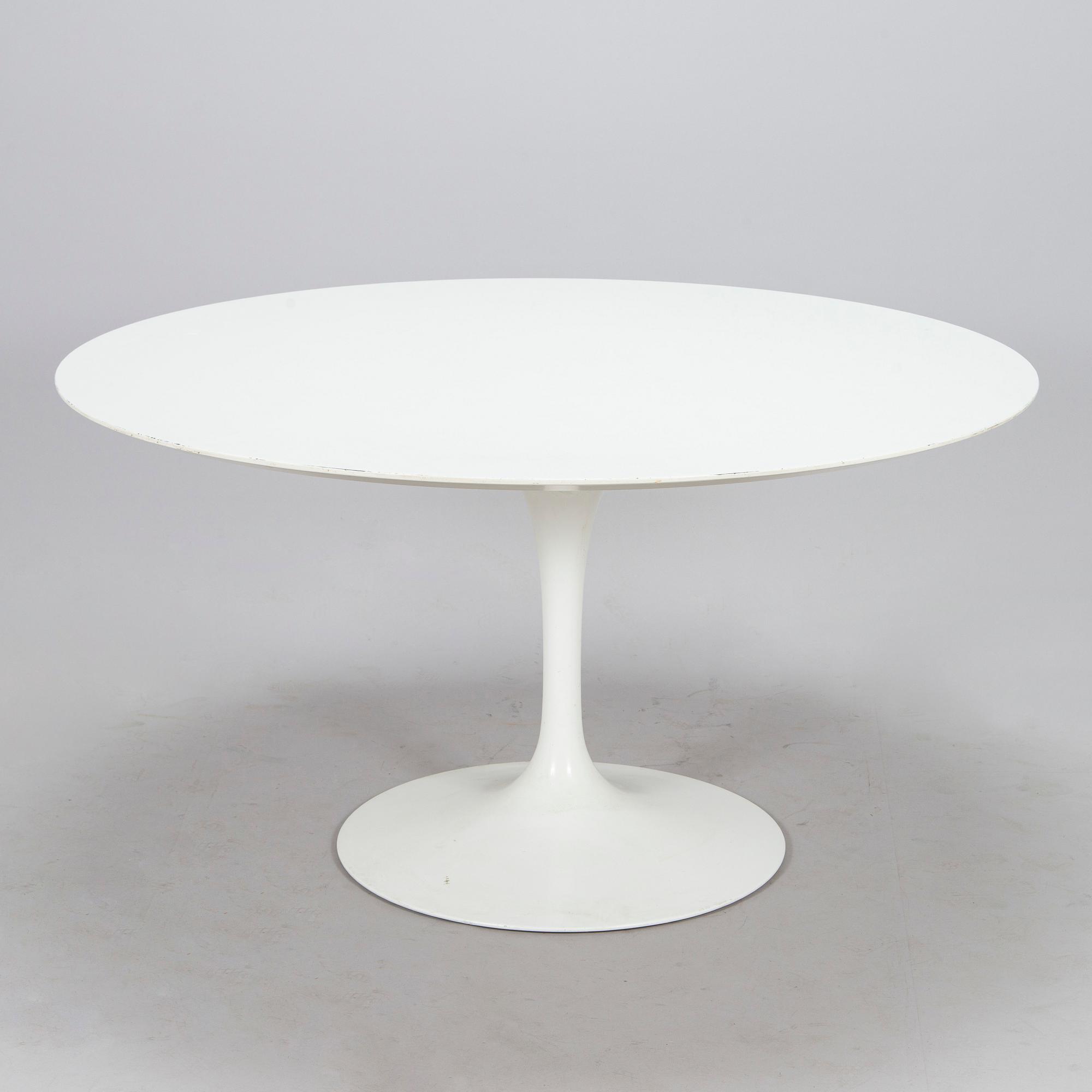 Eero Saarinen, pöytä, "Tulip", Artek. Lisenssillä valmistettu Billnäsin tehtailla, Fiskars, 1900-luvun puoliväli.