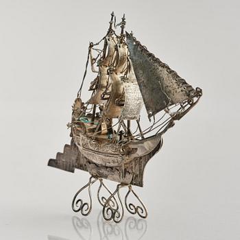 Two Chinese silver models of djunks, Shanghai, around 1900.