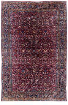 A semi-antique Yazd carpet, ca 450 x 300 cm.