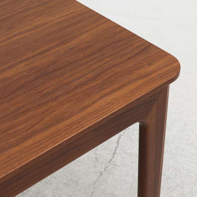 Dining table, Skovby Denmark, contemporary.