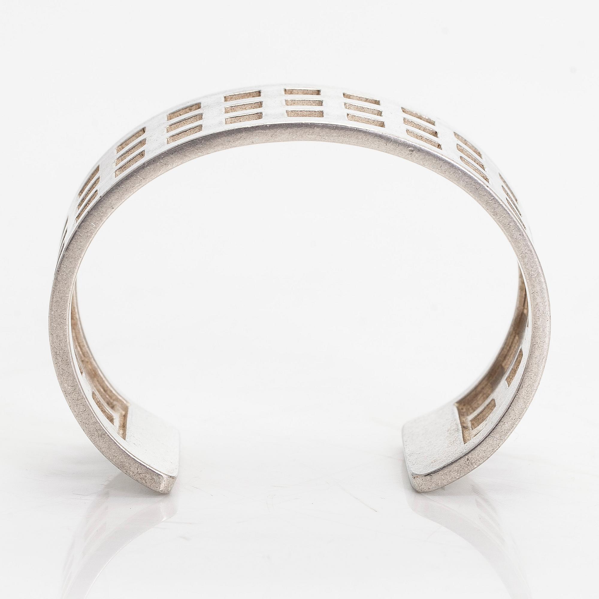 Marja Suna, bracelet, "Selma Bridge", silver, Kaunis Koru, Helsinki 2000.