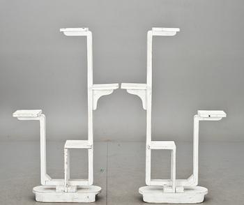 BLOMBORD, ett par. Modern tillverkning.