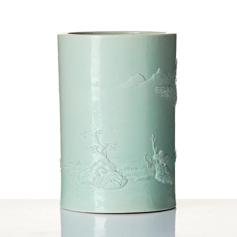 A pale green glazed brush pot, Qing dynasty, 19th Century.