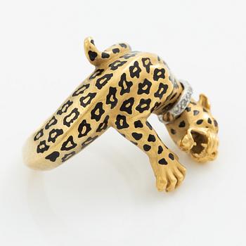 Ring probably by Carrera y Carrera, 18K gold in the form of a panther with enamel and brilliant-cut diamonds.