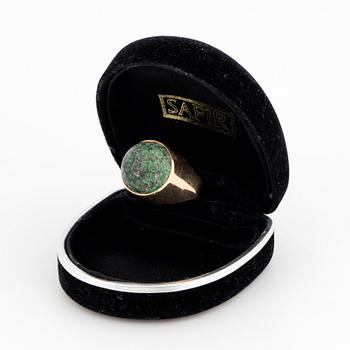 Ring Stigbert 18K guld med grön sten.
