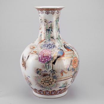 GOLVVAS, porslin, Orientalisk, 1900/2000-tal.