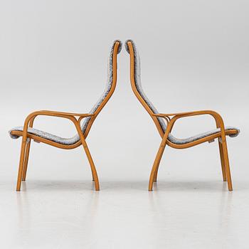 Yngve Ekström, A pair of armchairs, a footstool, “Lamino”, and a side table, Swedese, 2000s.