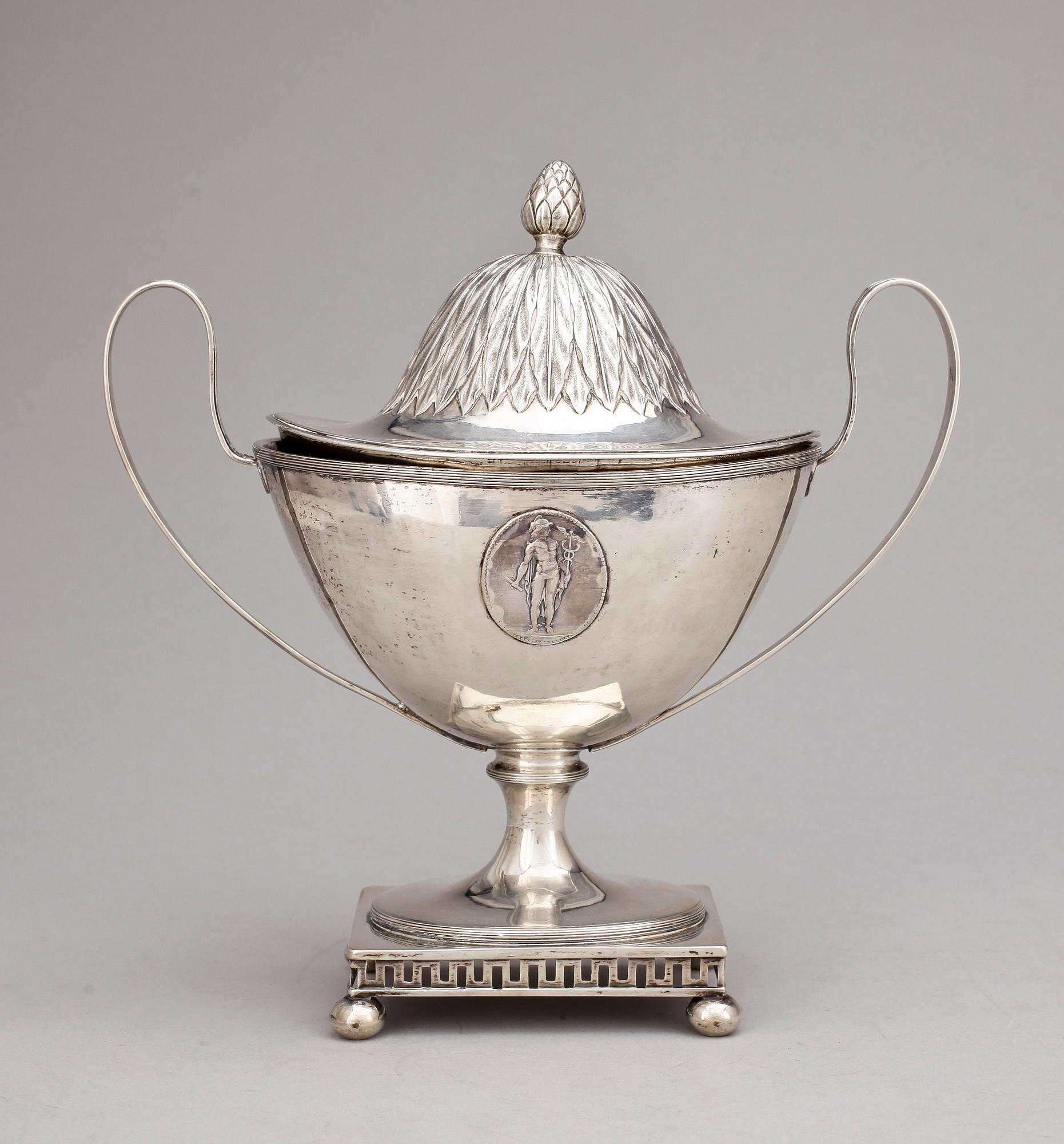 SOCKERSKÅL, silver, empire, Fredrik Nymansson (1807-1846) Kristinehamn 1810. Tot vikt ca 578g.