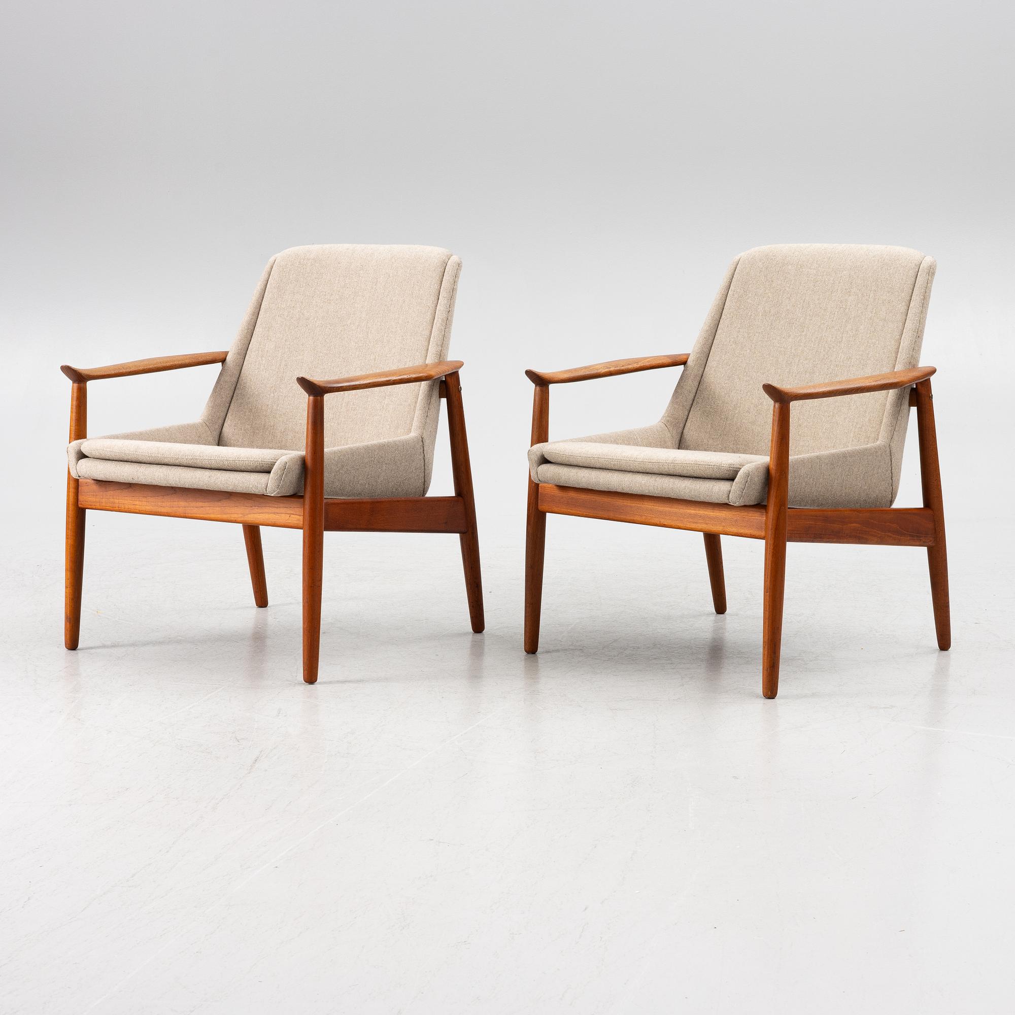 Arne Vodder, a pair of armchairs, model No. 810, Slagelse Møbelvaerk A/S, Denmark, mid-20th Century.