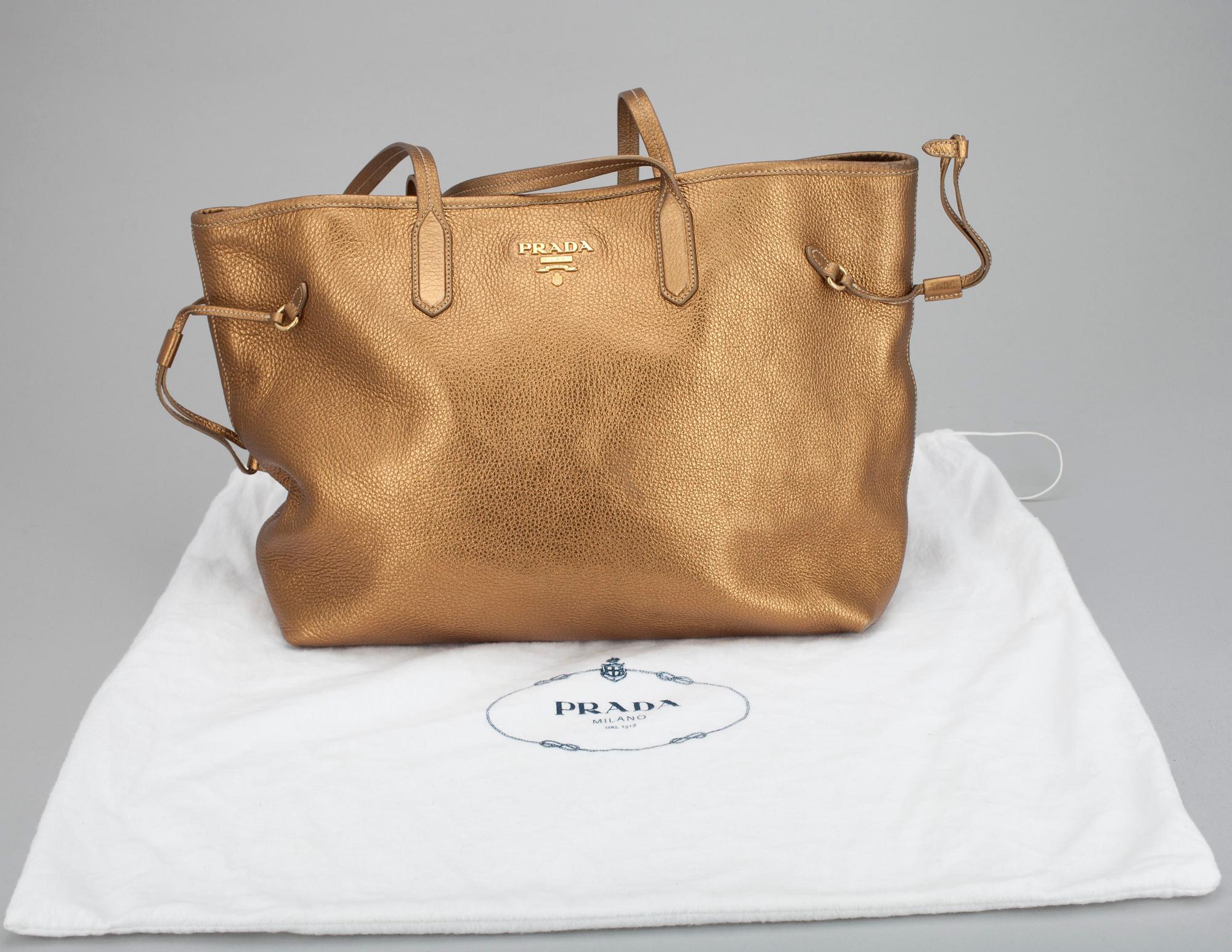 VÄSKA, Prada.