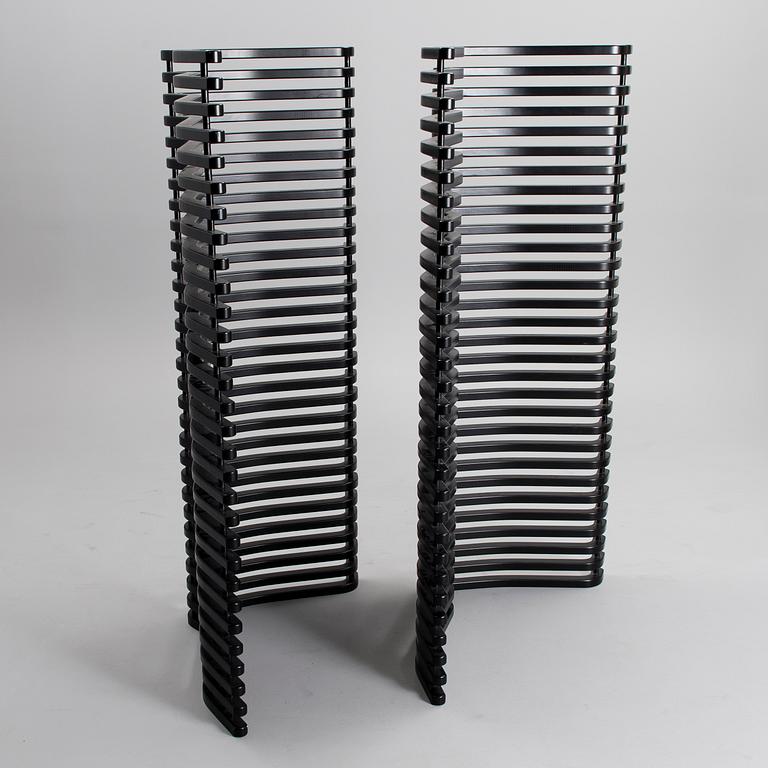 KARI ASIKAINEN, A SET OF TWO ROOM SCREENS. Scheletro. Martela 1980-1989.