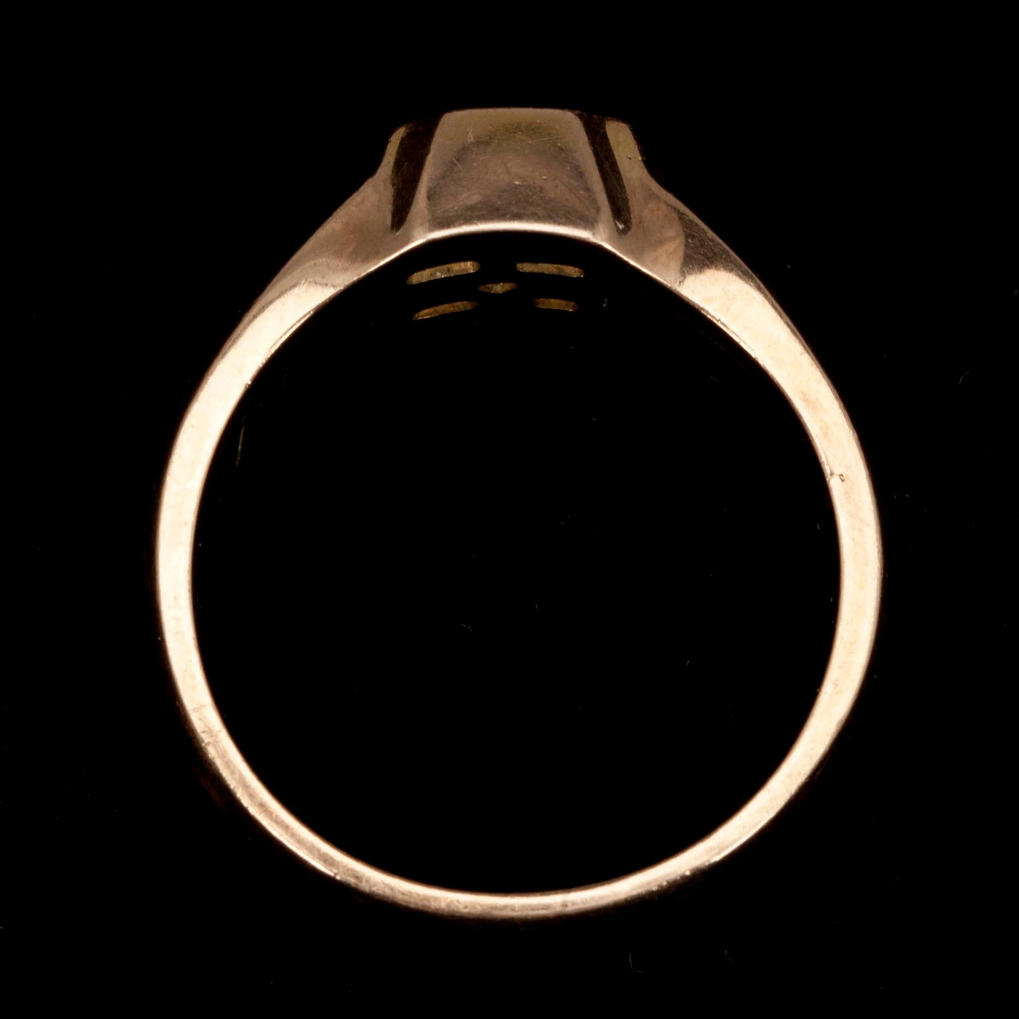 RING, guld 14K, Westendin Invalidien Ammattioppilaitos, Esbo 1977. Vikt 25,7 g.
