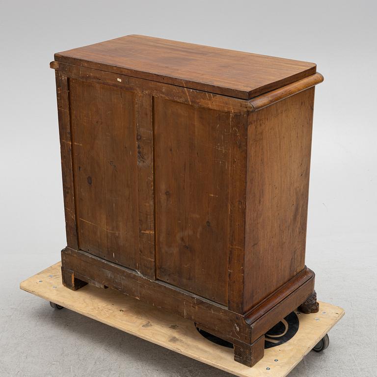 Chest of drawers, first half of the 19th century.