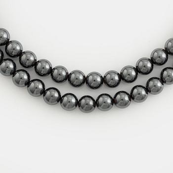 Ole Lynggaard. 2 rows of hematite beads with a clasp in 14K white gold and gold with a brilliant-cut diamond.