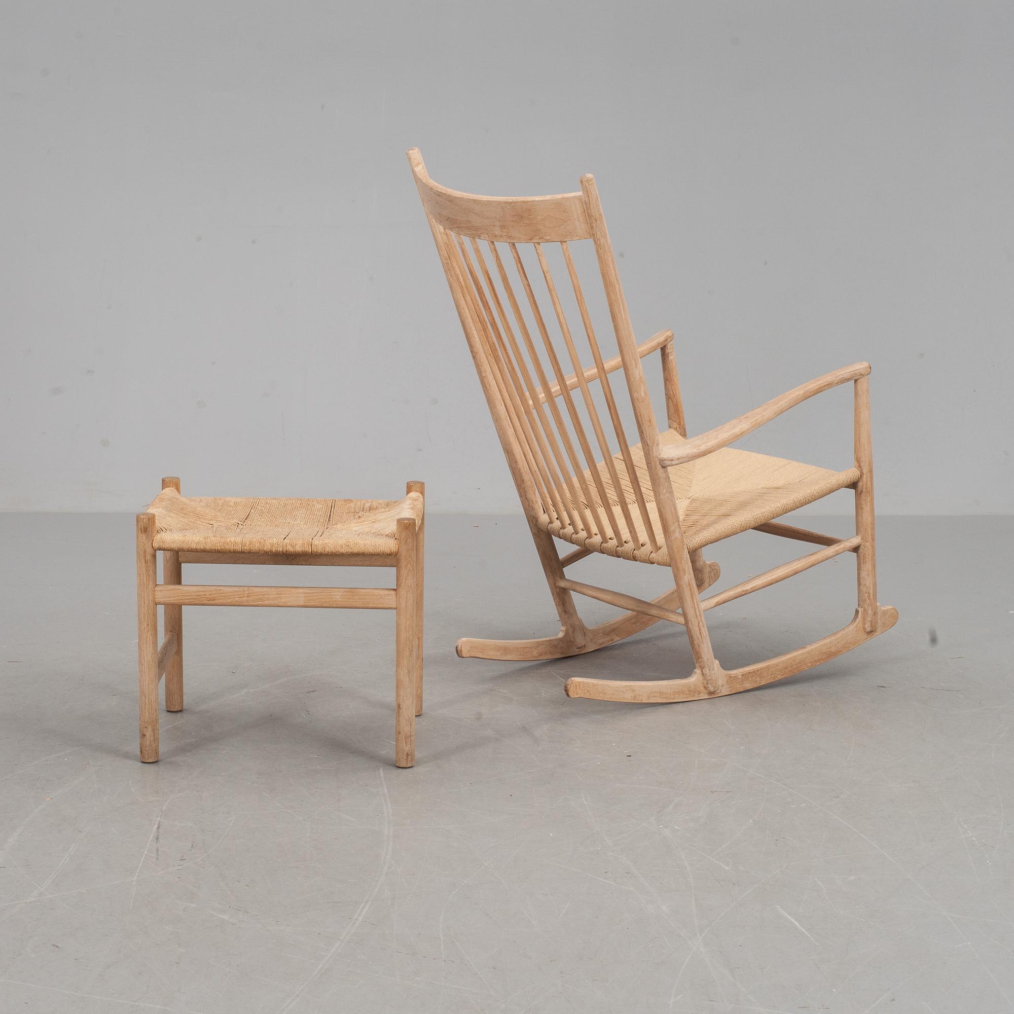 GUNGSTOL med FOTPALL, "J16", Hans J Wegner, F.D.B. Mobler, Danmark, 1900-talets andra hälft.
