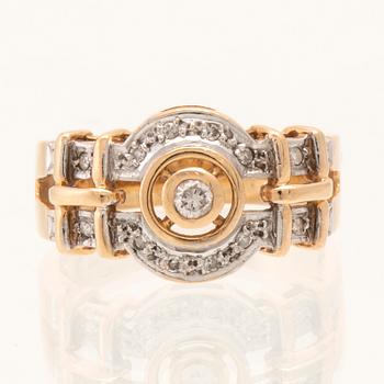 Ring in 18K white and red gold with round brilliant-cut and single-cut diamonds.