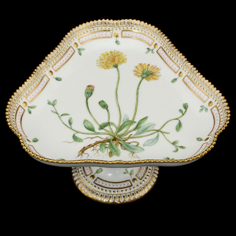 KAKFAT, porslin, Royal Copenhagen, "Flora Danica", 1900-tal.