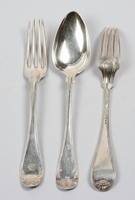 BESTICKSDELAR, 13 delar, silver, bl.a. Möllenborg, 1832. Gammal fransk modell.