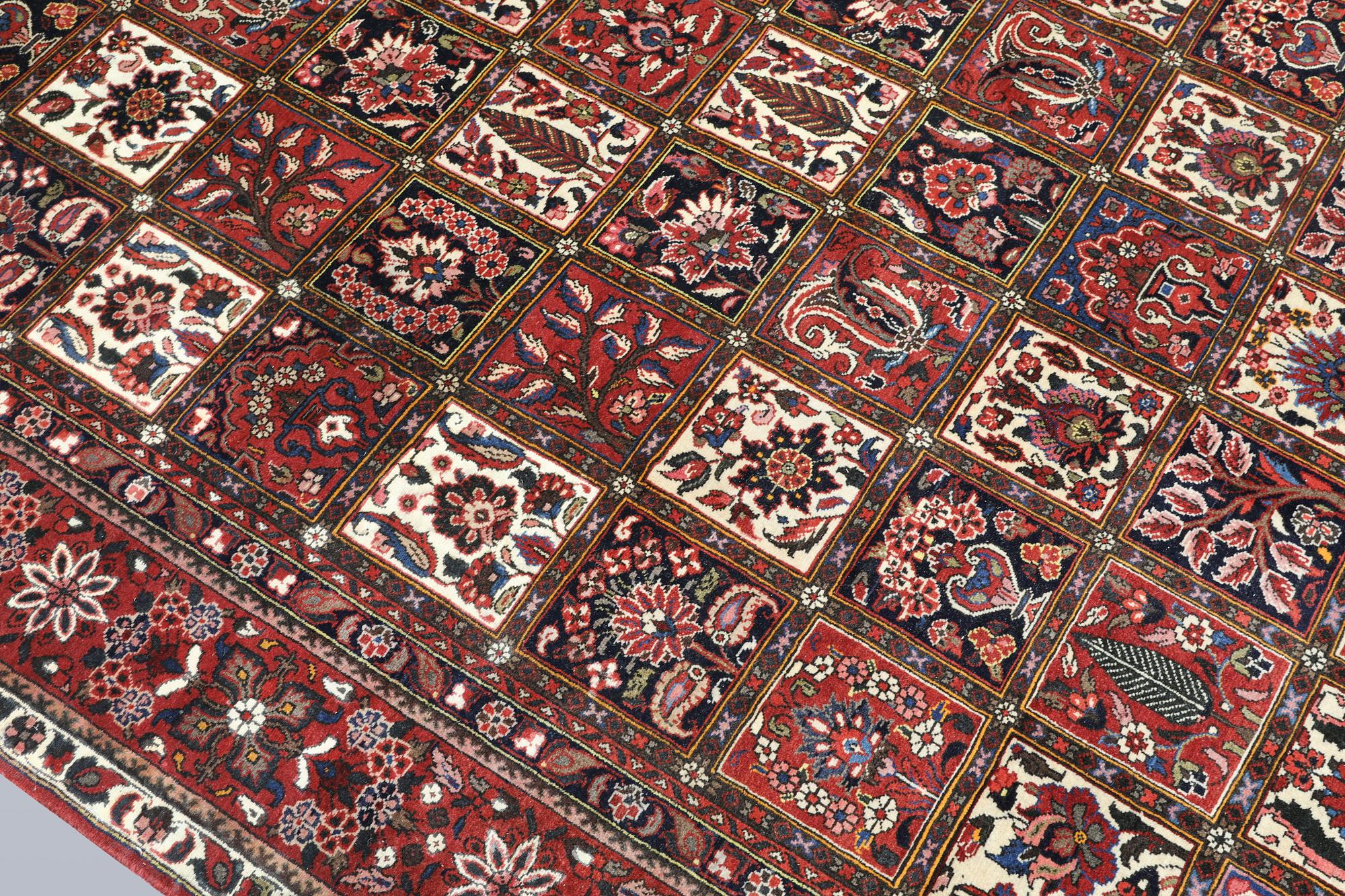 A carpet, Bakhtiari, approx. 308 x 210 cm.