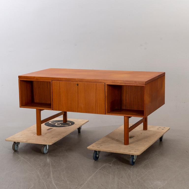 A WRITING DESK OMANN JUN A/S MODEL 76, DENMARK.