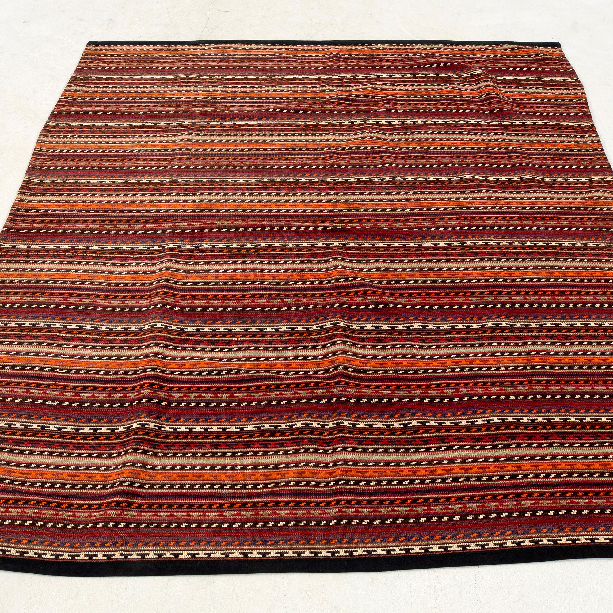 Rug Senneh Djajim old, approx. 190x176 cm.