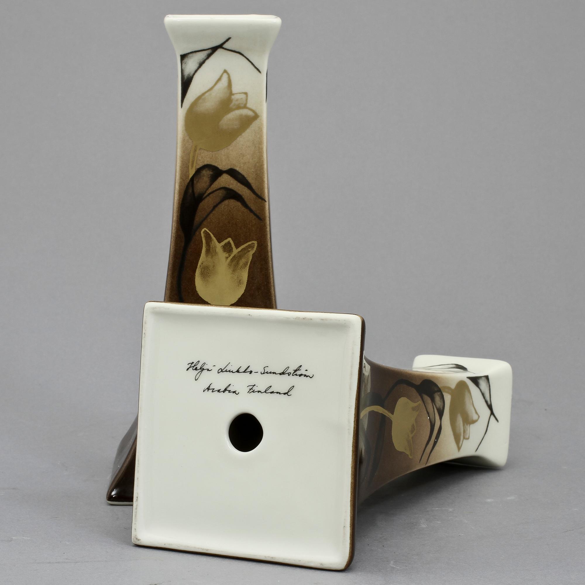 LJUSSTAKAR, ett par, porslin, Heljä Liukko-Sundström, Arabia, 1900-tal.