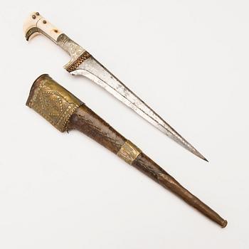 An Indo-persian Pesh-kabz dagger, 1800/1900s.