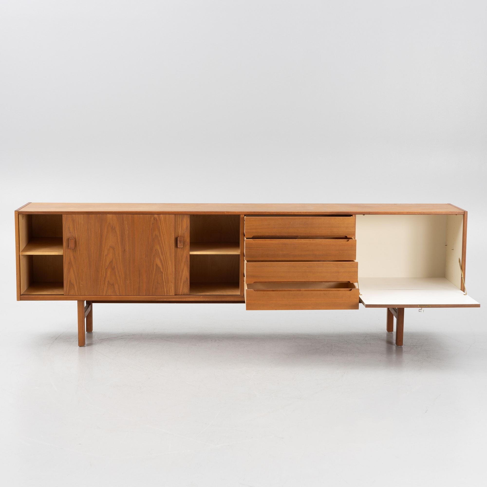 Nils Jonsson, sideboard, "Grand",Troeds Industrier, Bjärnum, 1960-tal.