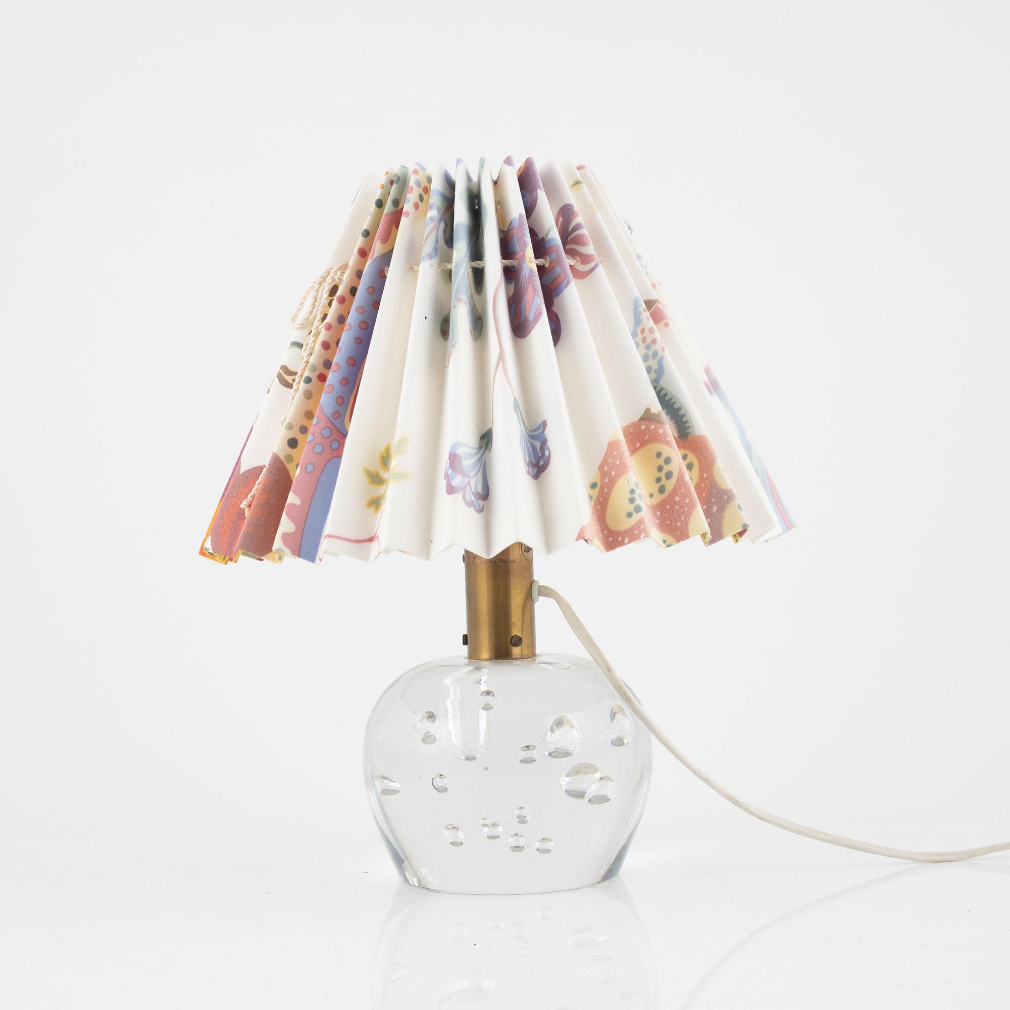 Josef Frank, bordslampa, modell 1819, Firma Svenskt Tenn.