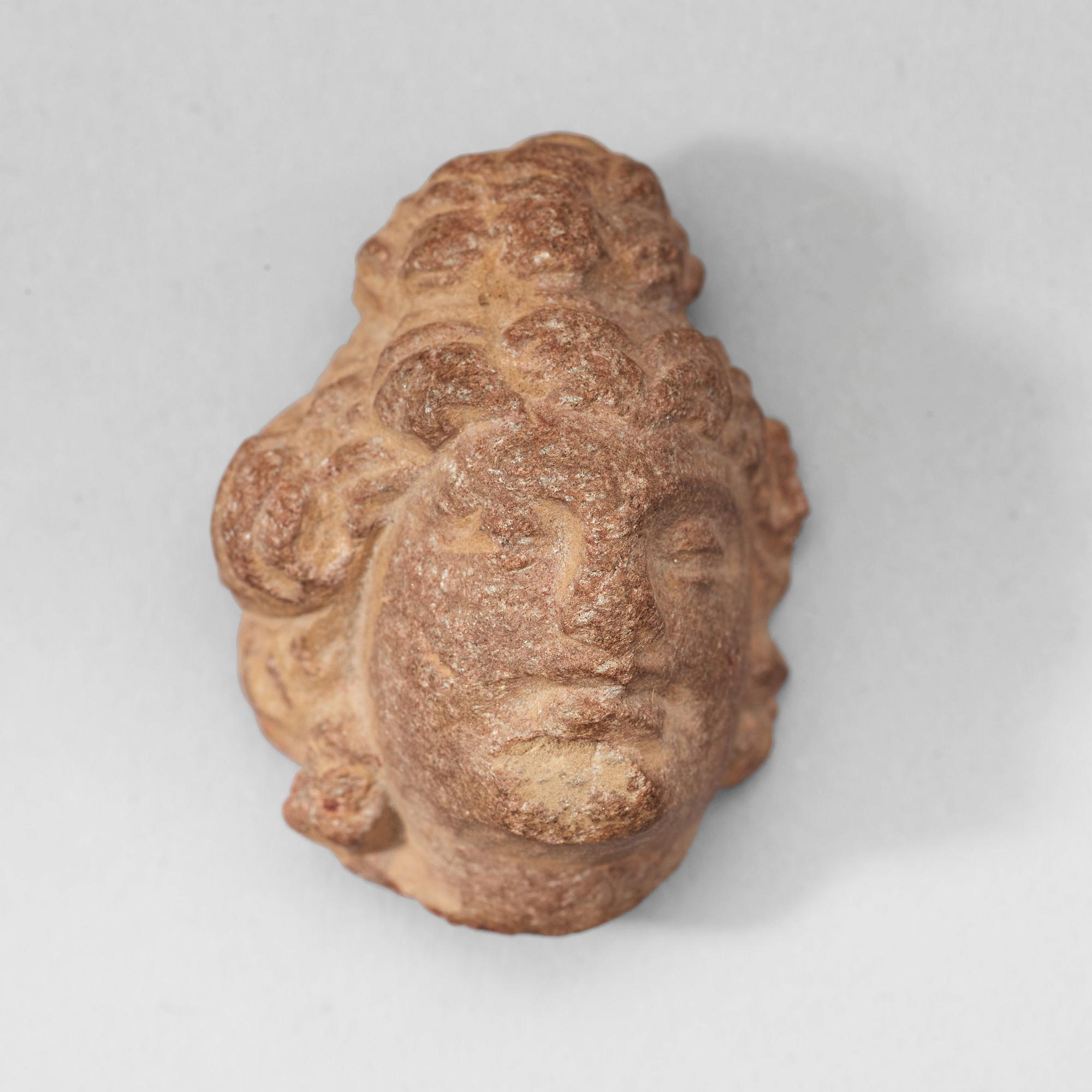 MINIATYRHUVUD, sten. Gandhara, 200/300-tal.