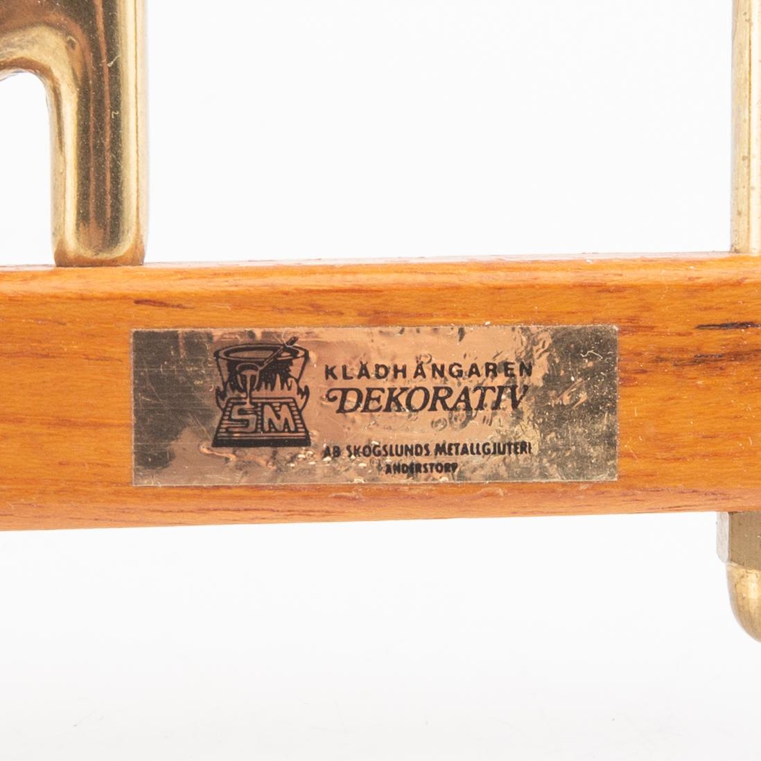 Klädhängare, ett par, "Dekorativ", Skoglunds metallgjuteri, Anderstorp, 1900-talets mitt.