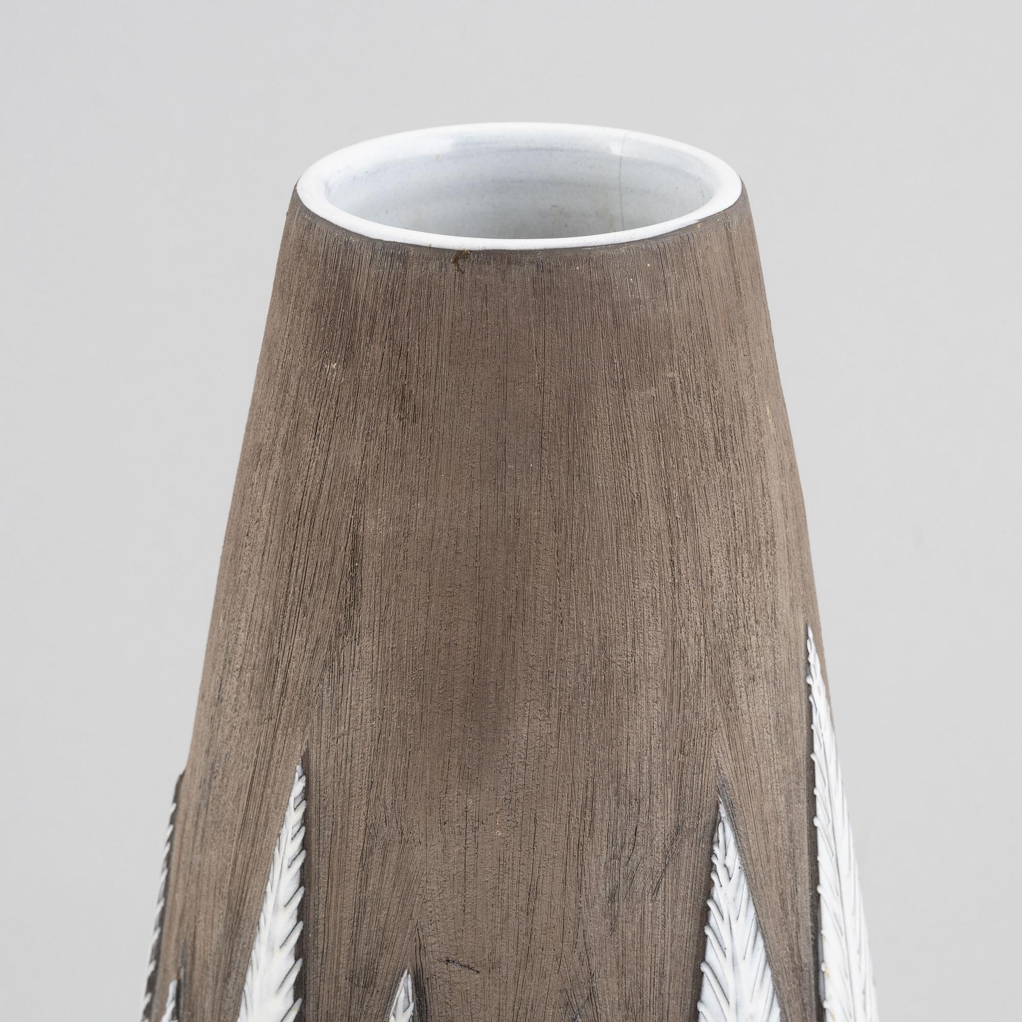 Anna-Lisa Thomson, a large 'Paprika' vase, Upsala-Ekeby.