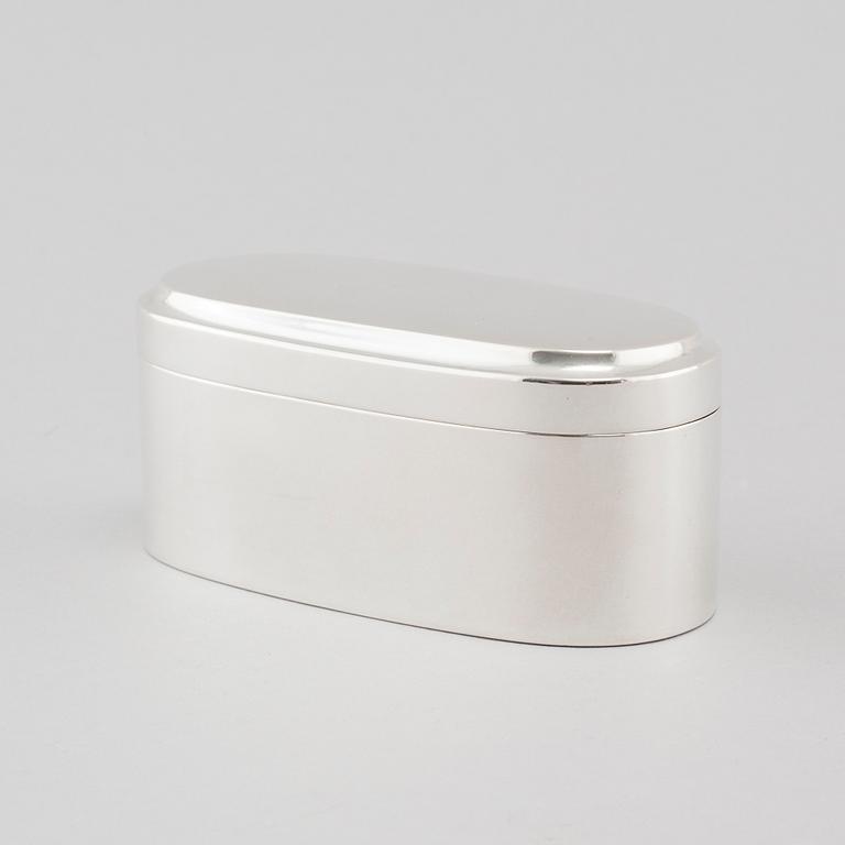 A silver box from C G Hallberg in Stockholm, 1917.