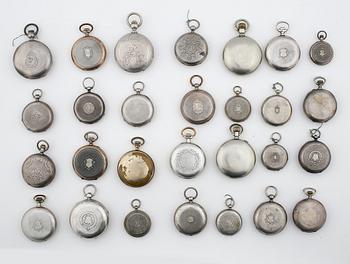 SAMLING FICKUR, 28 st, mest silver, sent 1800-tal till 1900-talets första hälft. Tot ca 2500 gram.