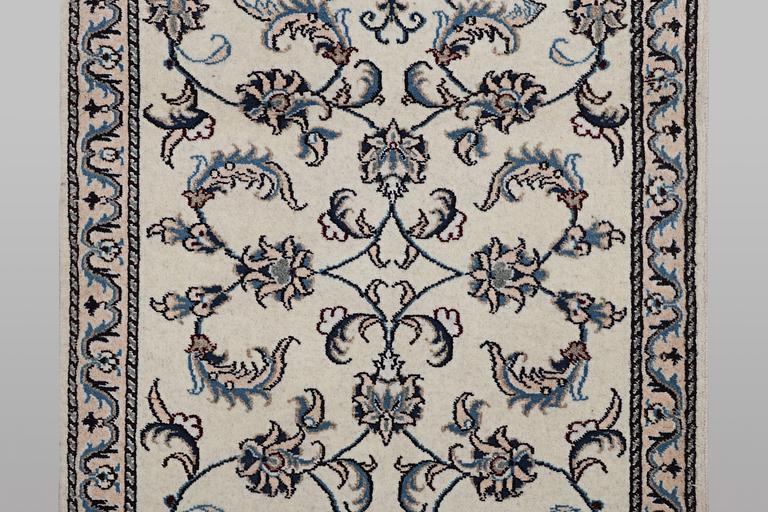 Gallerimatta, Nain, Part silk, ca 192 x 80 cm.