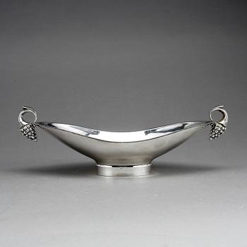 SKÅL, sterlingsilver, vikt ca 557 gram. Svenska importstämplar, troligen 1950-60-tal.