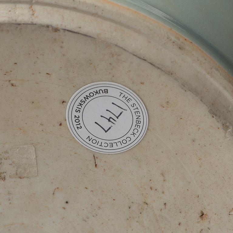 A Transitional Wucai jar, 17th Century.