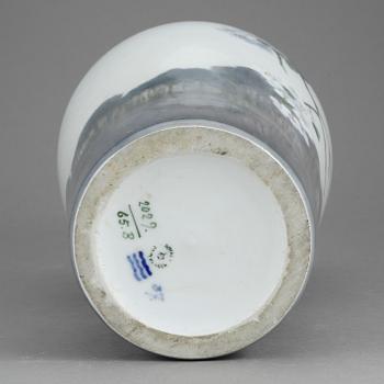 VAS, porslin, Royal Copenhagen, 1900-tal.