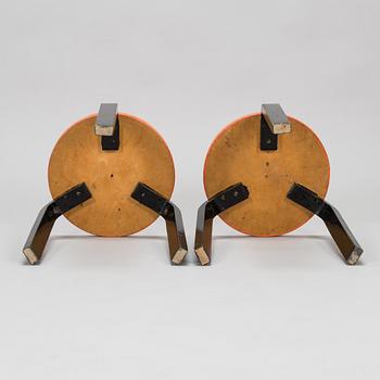 Alvar Aalto, jakkaroita, 2 kpl, malli 60  O.Y. Huonekalu-ja Rakennustyötehdas A.B. 1900-luvun puoliväli.