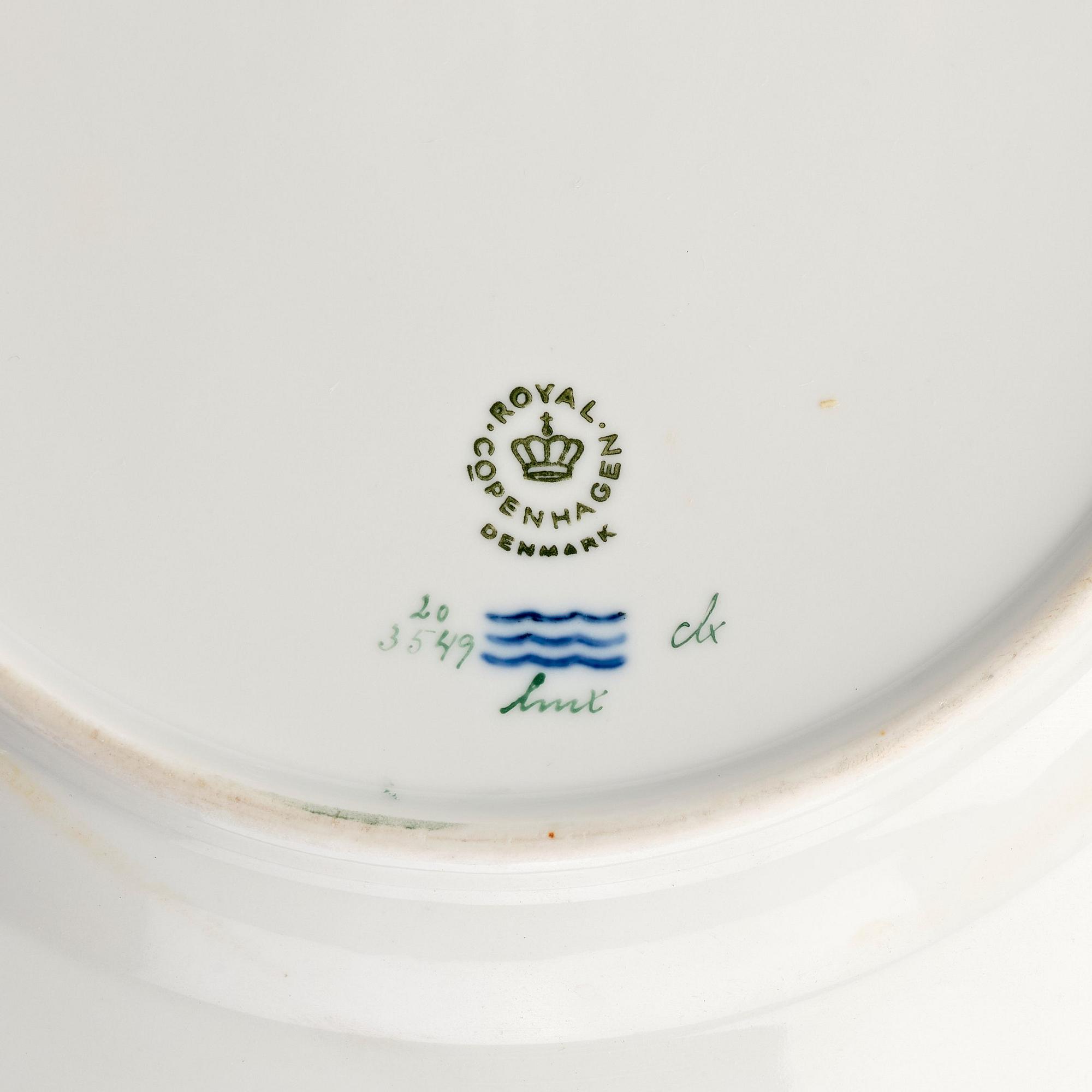 A set of six Royal Copenhagen 'Flora Danica' dinner plates, Denmark, 20th Century.