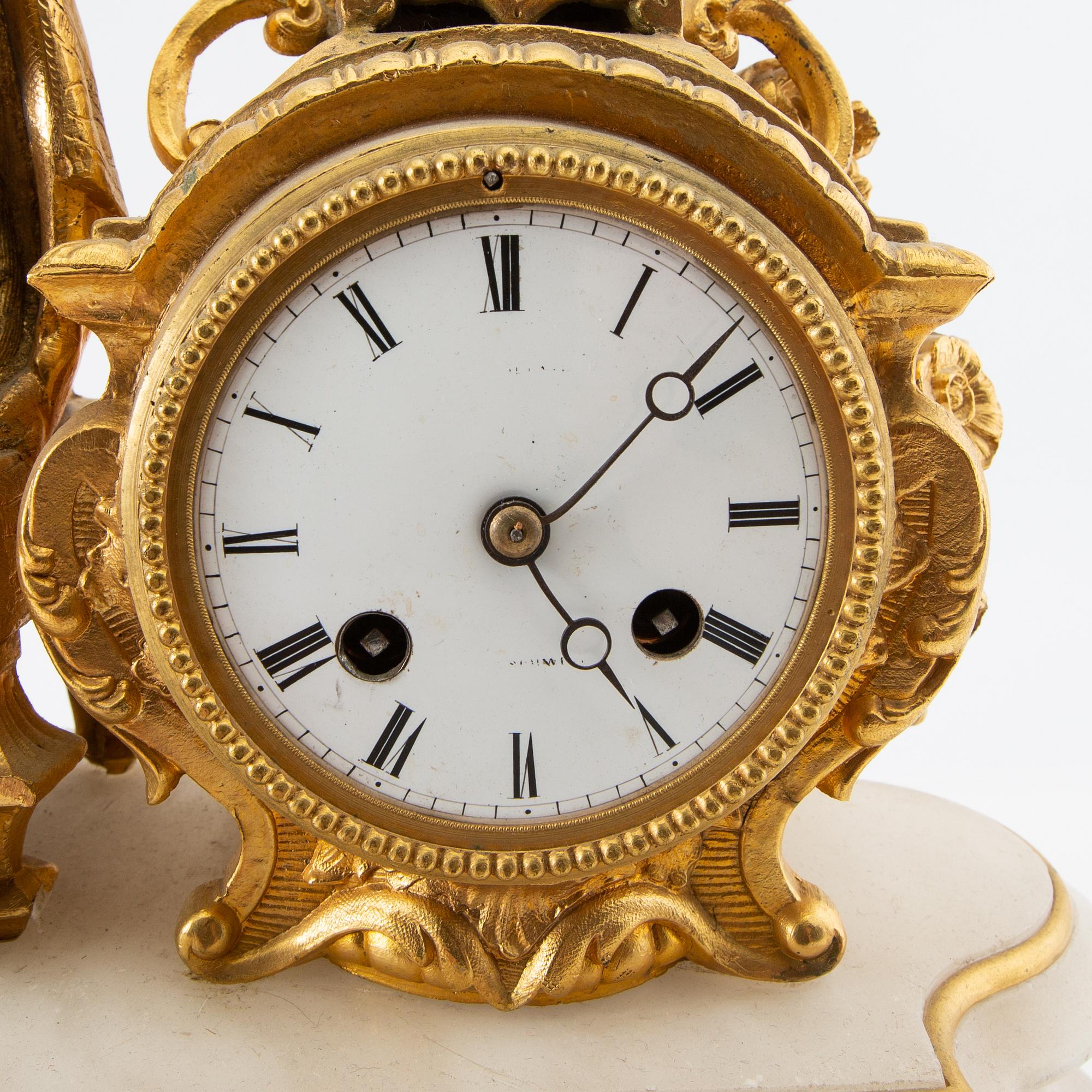 Bordspendyl Louis XVI-stil 1900-talets första hälft.