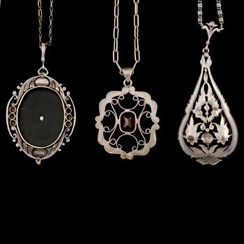 HÄNGEN, 3 st, silver, 1900-tal, bl a Sixten Allvin & Co, Vetlanda, 1946. Total vikt 55 g.