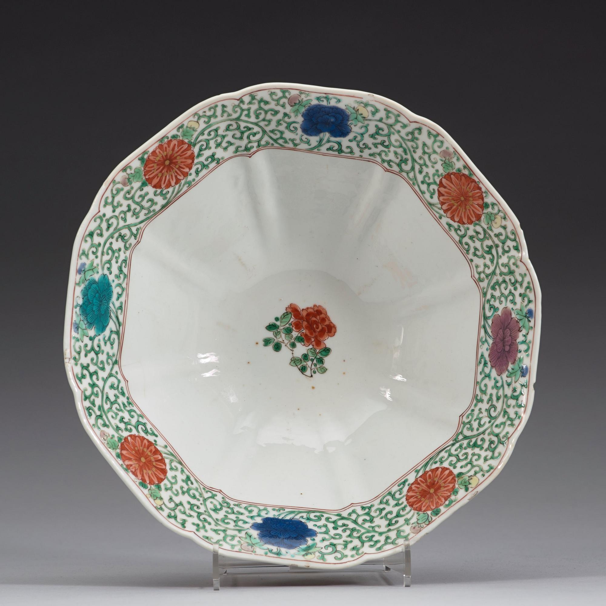 A famille verte bowl, Qing dynasty, Kangxi (1662-1722).