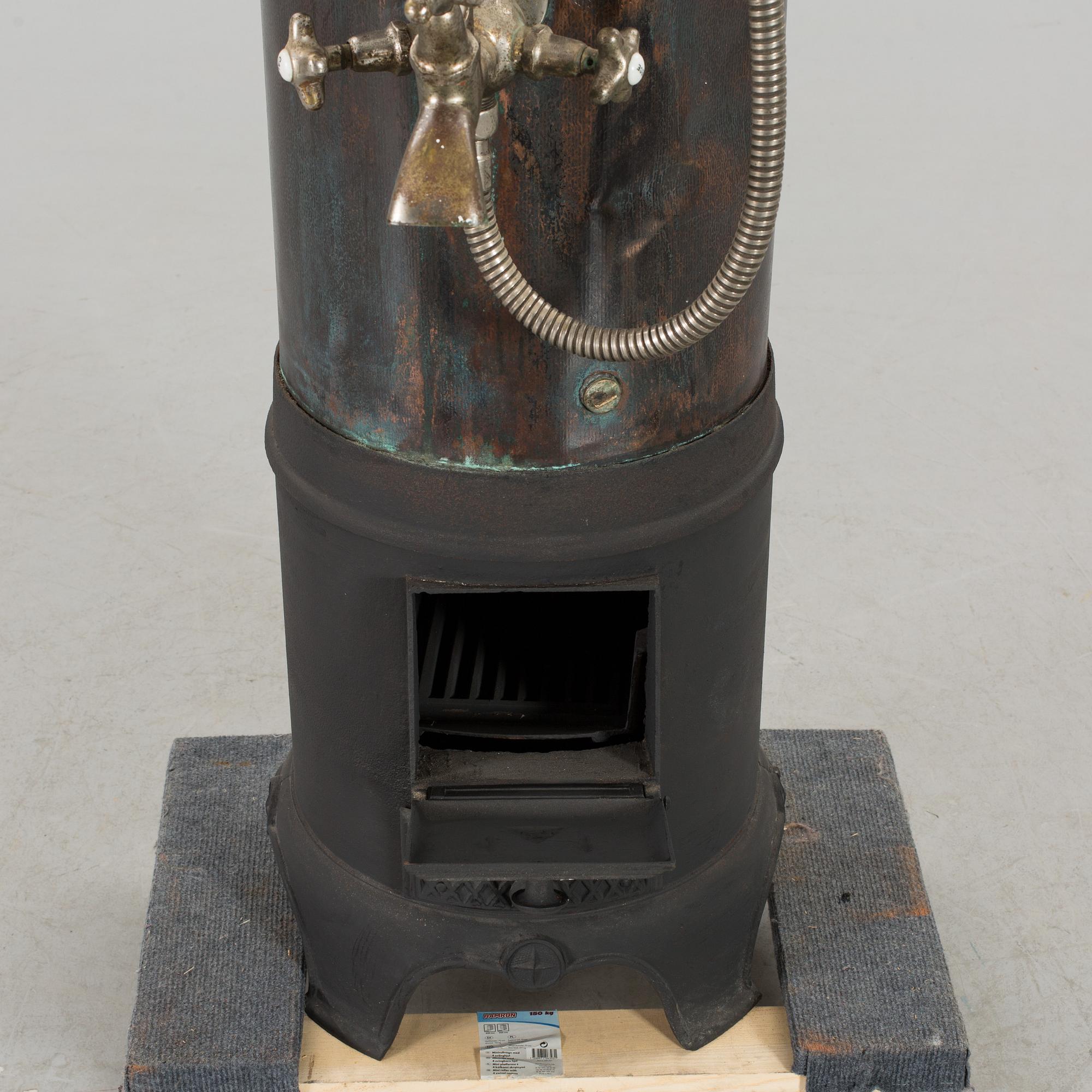 VARMVATTENSBEREDARE MED DUSCH, 1900-tal.