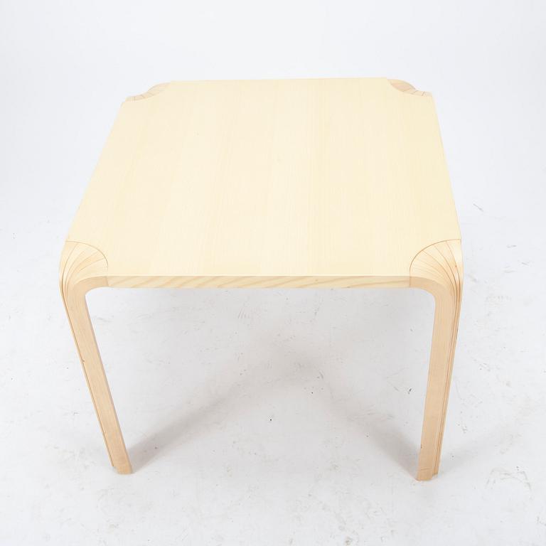 PÖYTÄ, malli MX800c, Alvar Aalto, Artek, 1900-luvun loppu.